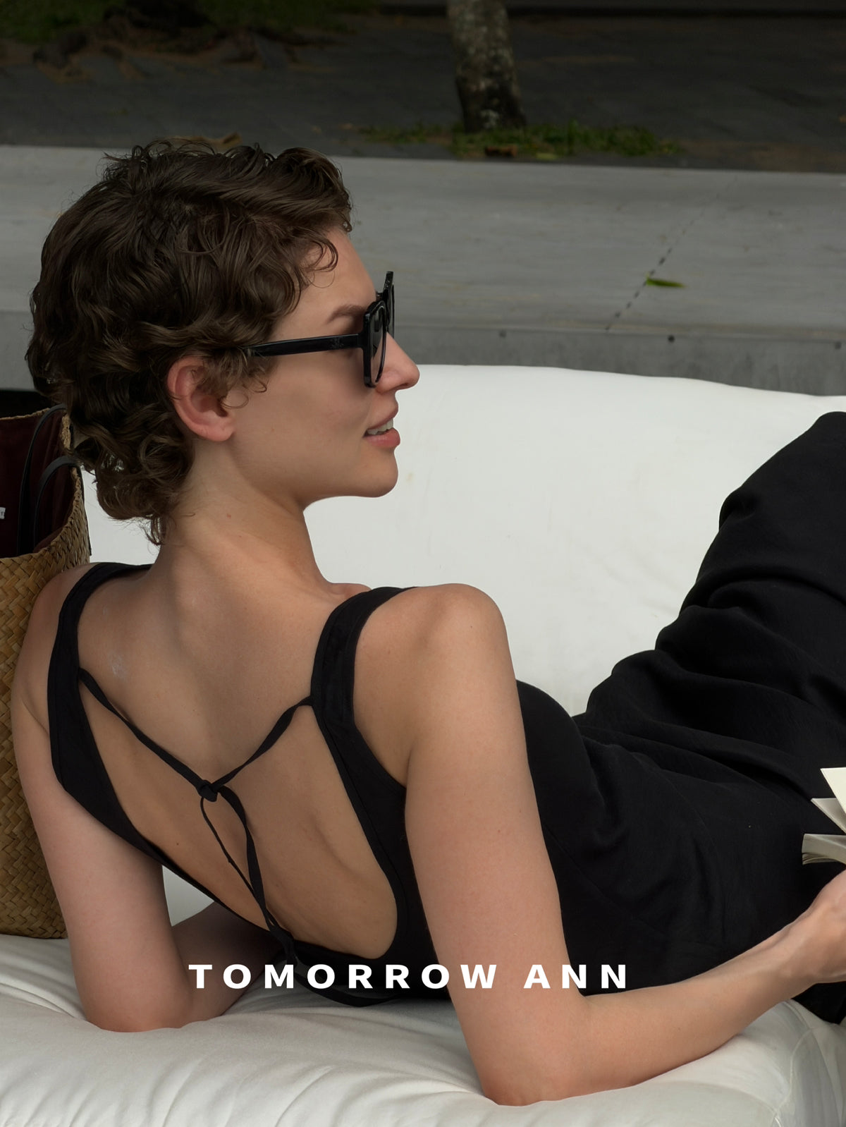 TOMORROW ANN Early Spring 2026 Chic Sleeveless U-Neck Top - Elegant Minimalist Fashion