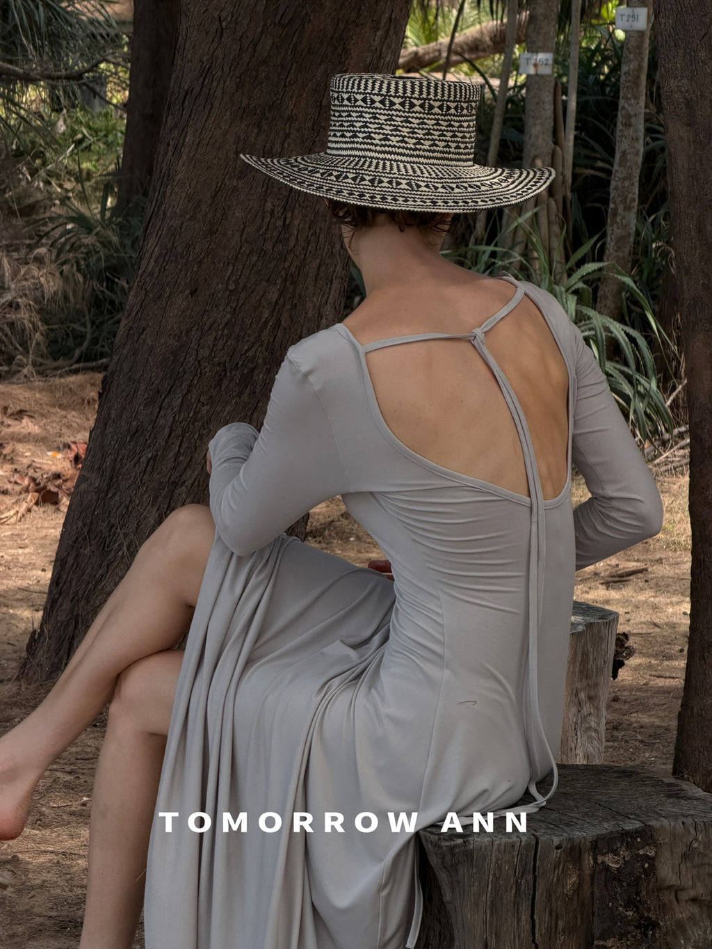 TOMORROW ANN Early Spring Minimalist Backless Lace-Up Casual Maxi Dress