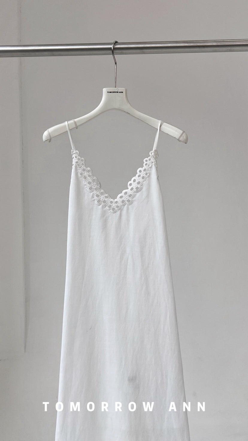 TOMORROW ANN Spring 2026 Elegant White Embroidery Cami Dress for Vacation