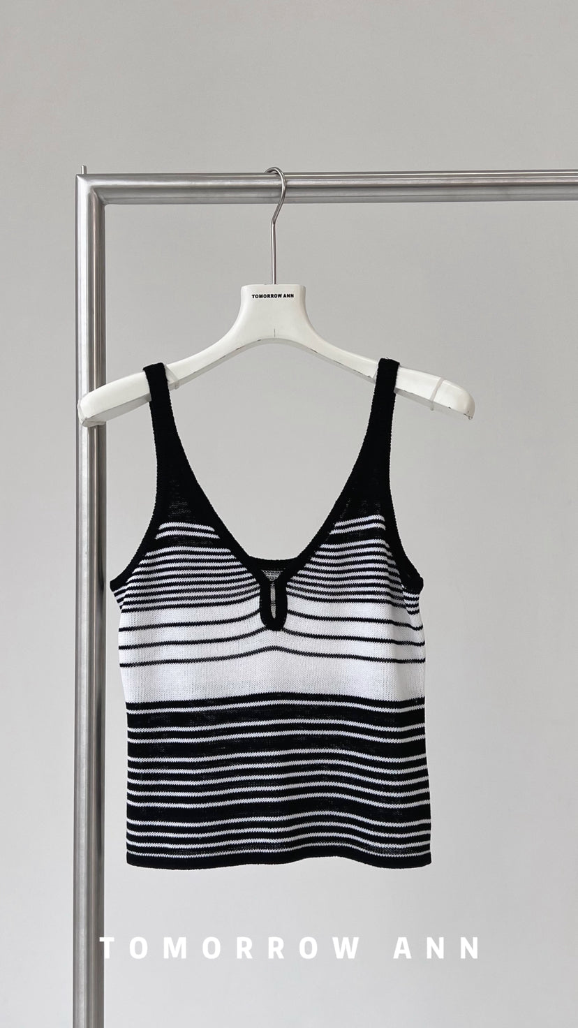 TOMORROW ANN Spring 2026 Designer Striped Versatile V-Neck Knit Vest