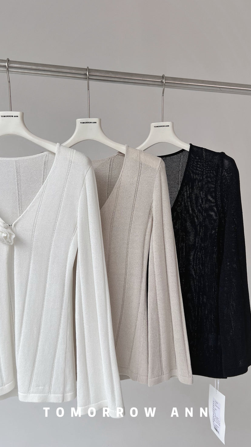TOMORROW ANN 2026 Early Spring Elegant V-Neck Knit Cardigan with Designer Brooch - Minimalist Solid Color Fine Knit Sweater