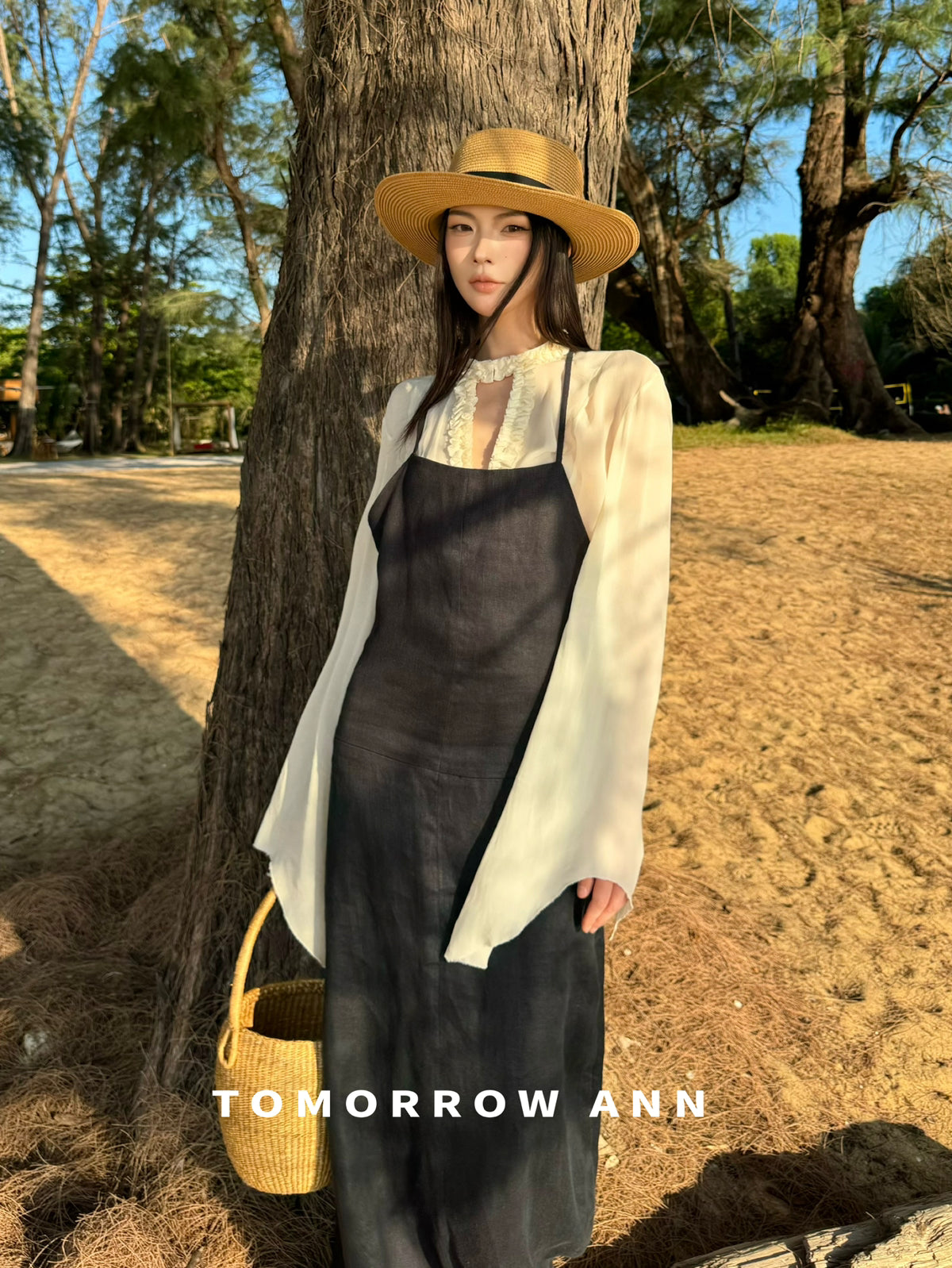 TOMORROW ANN Elegant Minimalist Halter Neck Slimming Maxi Dress - 2026 Early Spring Collection