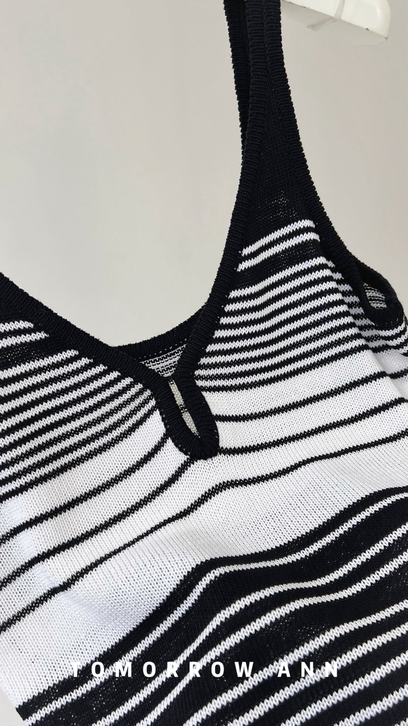 TOMORROW ANN Spring 2026 Designer Striped Versatile V-Neck Knit Vest