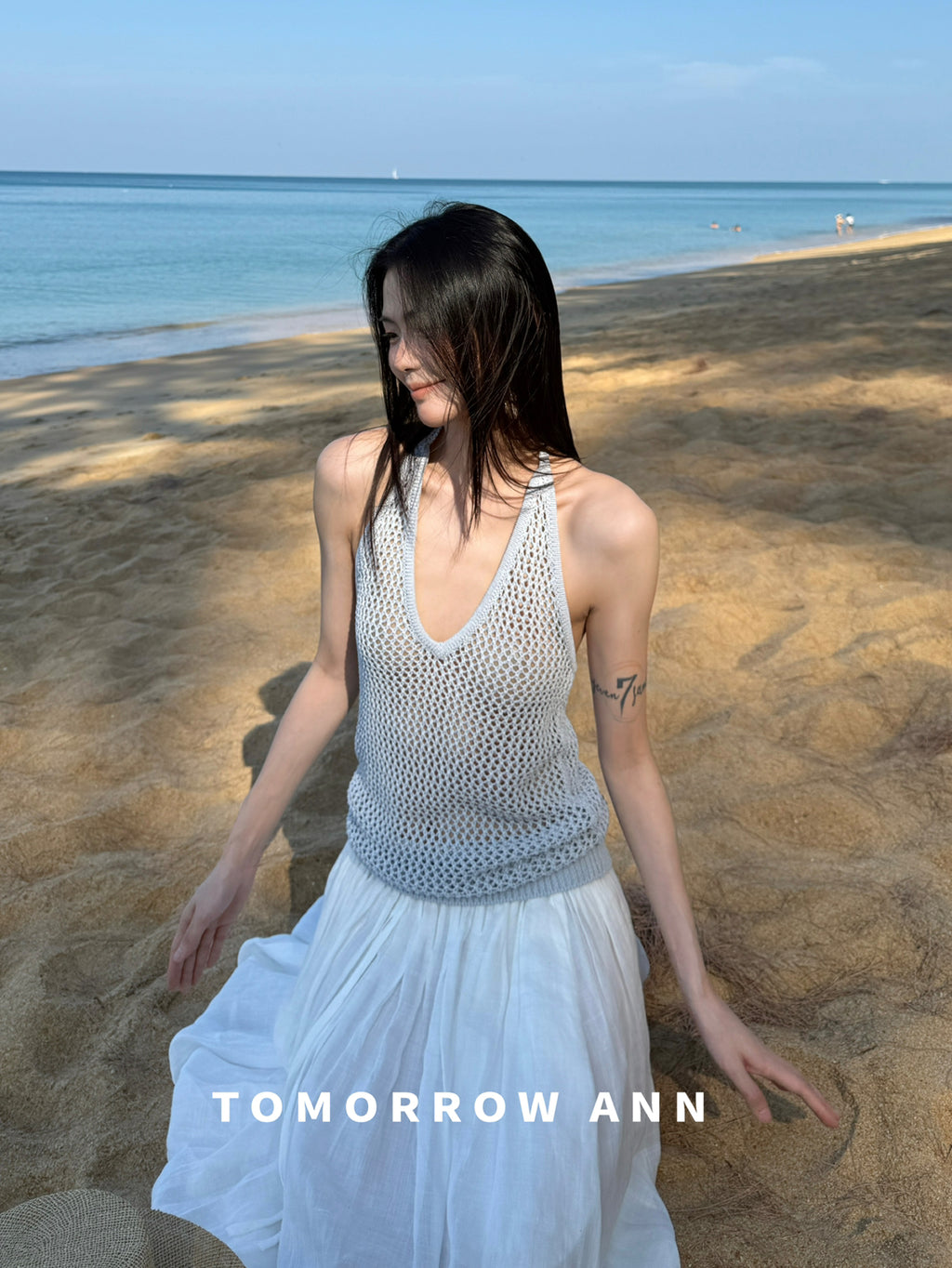 TOMORROW ANN Early Spring Designer Halter Neck Hollow-Out Fashion Vest