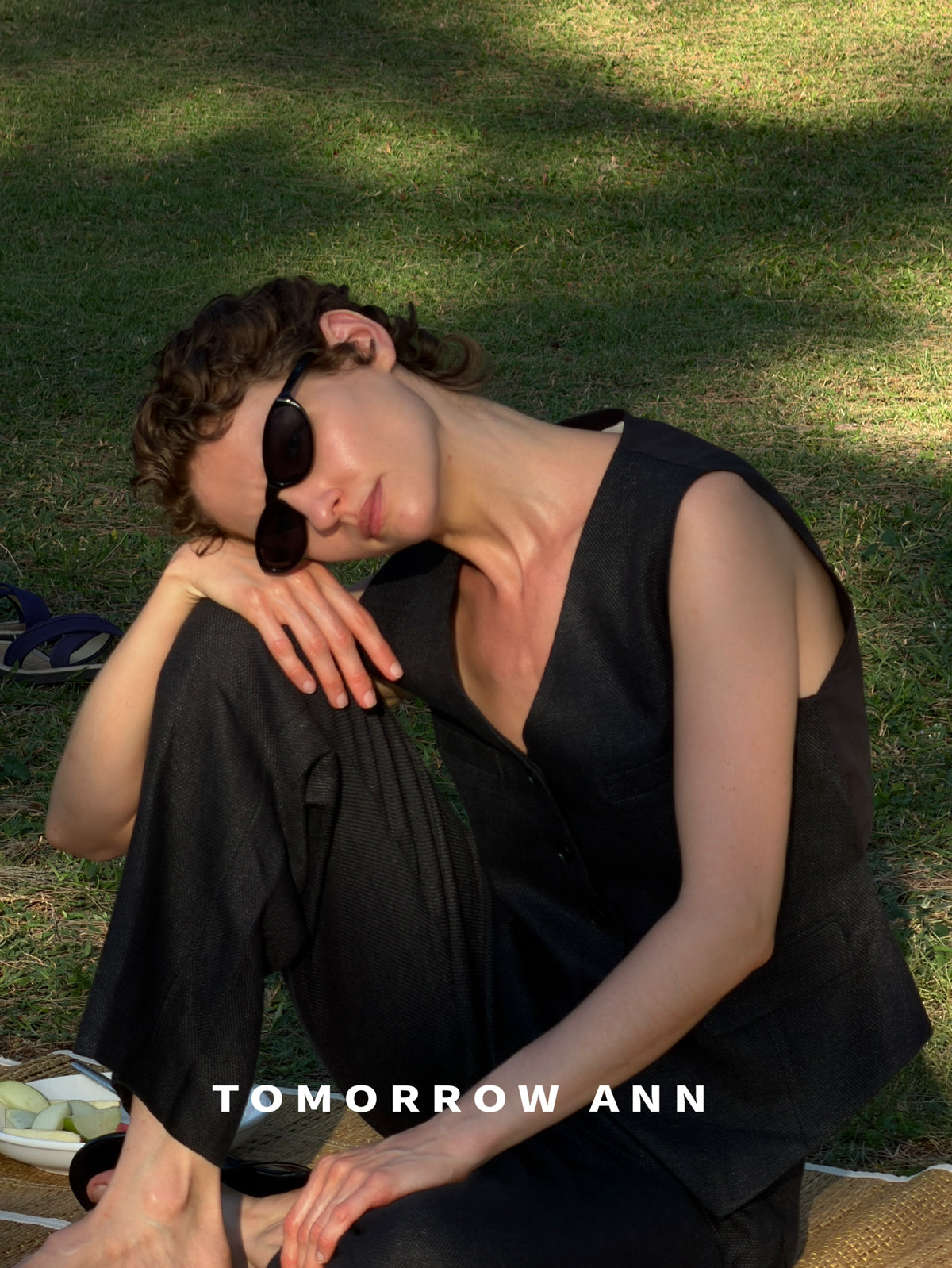 TOMORROW ANN 2026 Early Spring Designer V-Neck Commuter Vest - Chic Urban Style