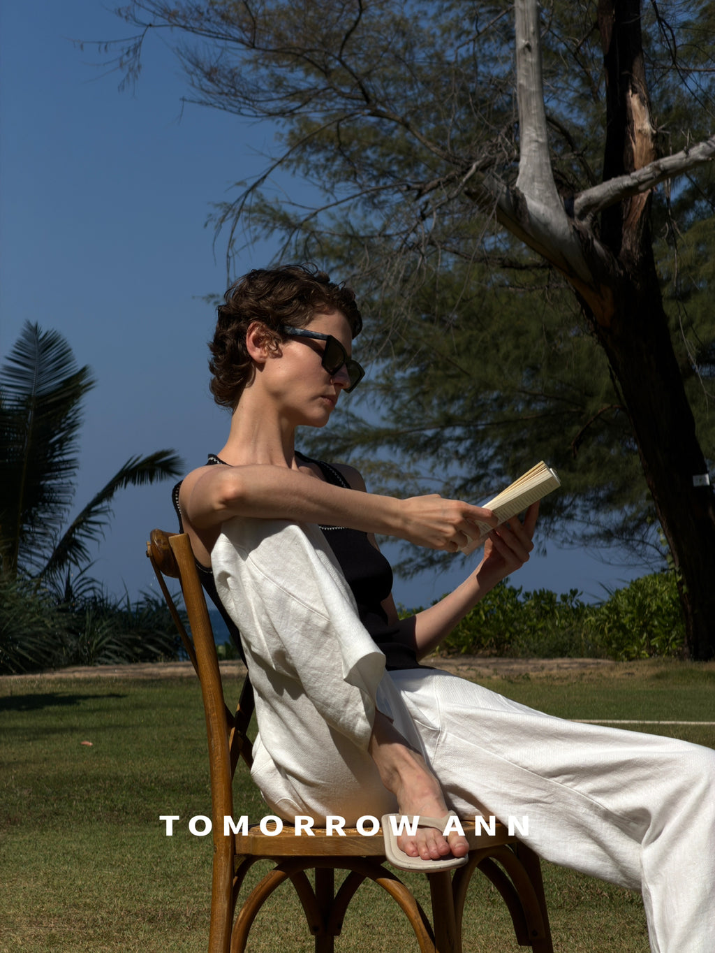2026 Early Spring! [TOMORROW ANN] Minimalist Contrast Topstitch Slim Vest 12800# OZQ