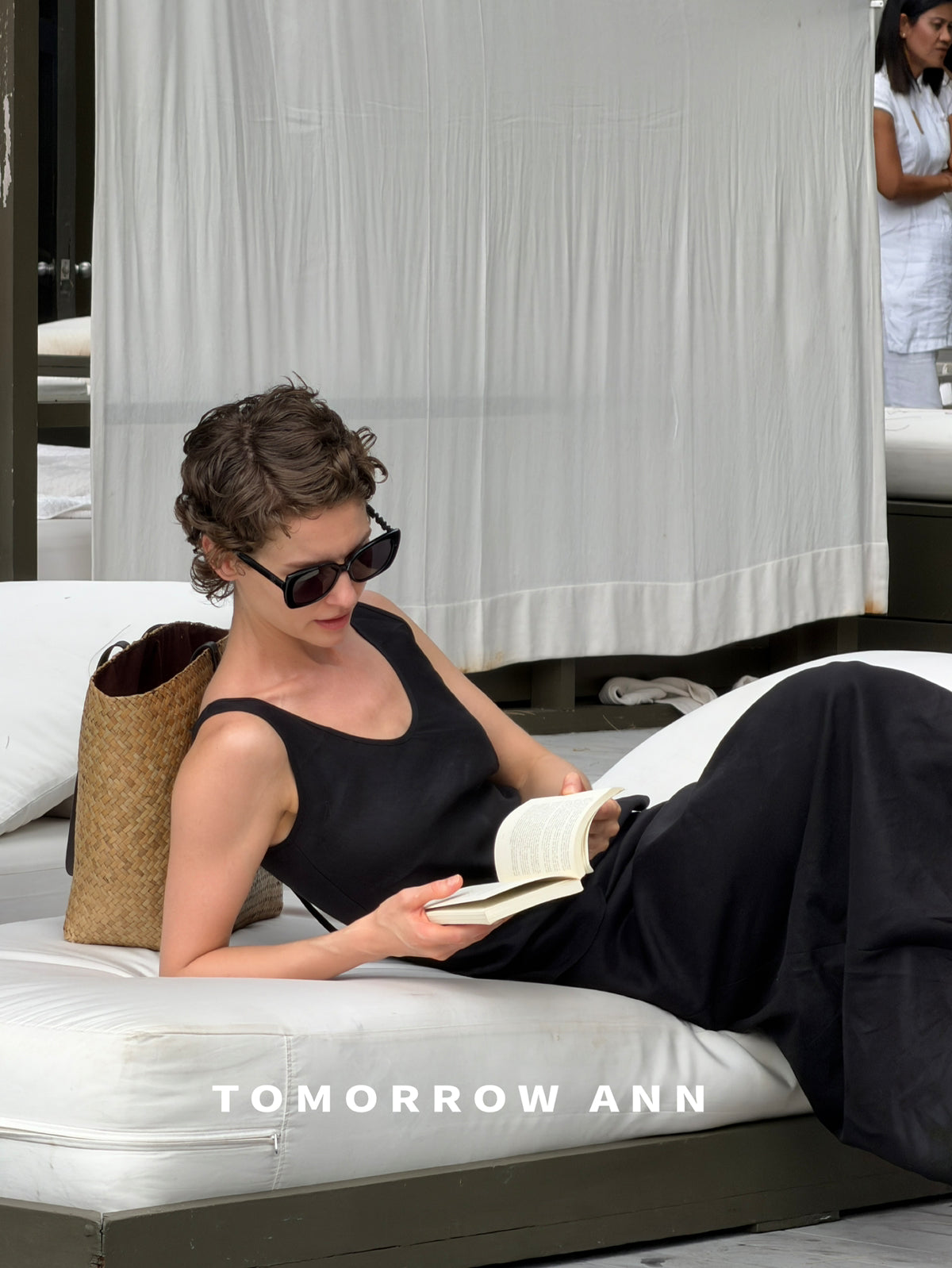 TOMORROW ANN Early Spring 2026 Chic Sleeveless U-Neck Top - Elegant Minimalist Fashion