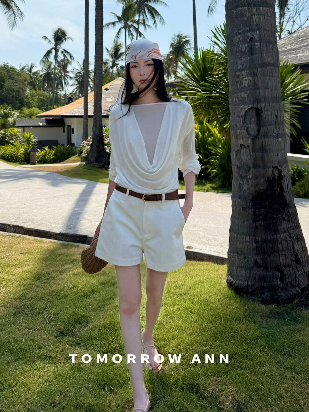 TOMORROW ANN Spring 2026 Minimalist High-Waisted Denim Shorts with Belt