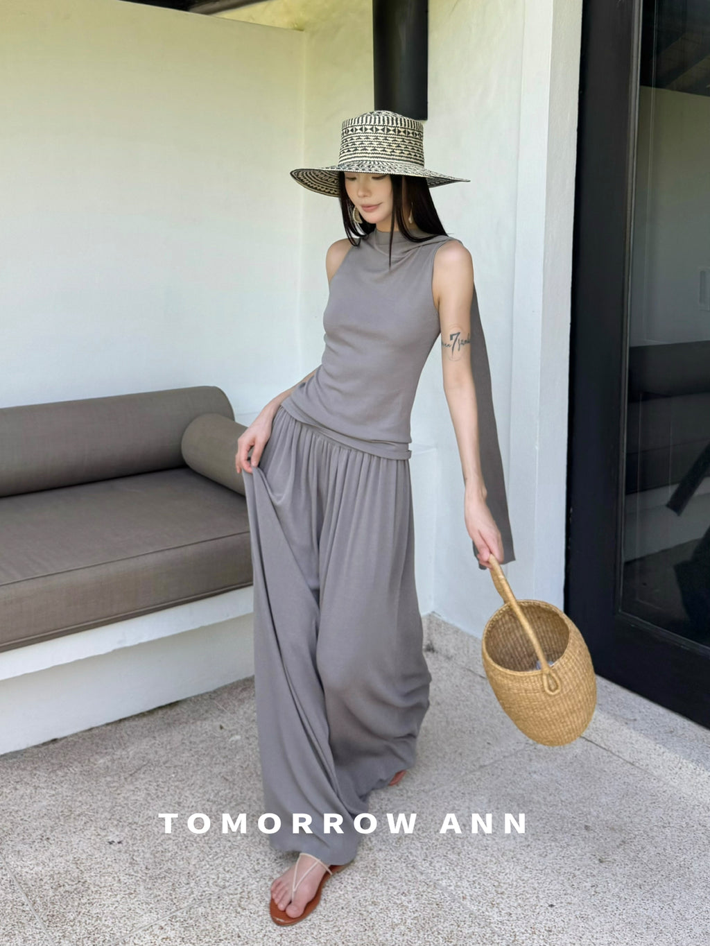TOMORROW ANN Spring 2026 Designer Slim-Fit Versatile Sleeveless Vest with Elegant Ribbon Tie
