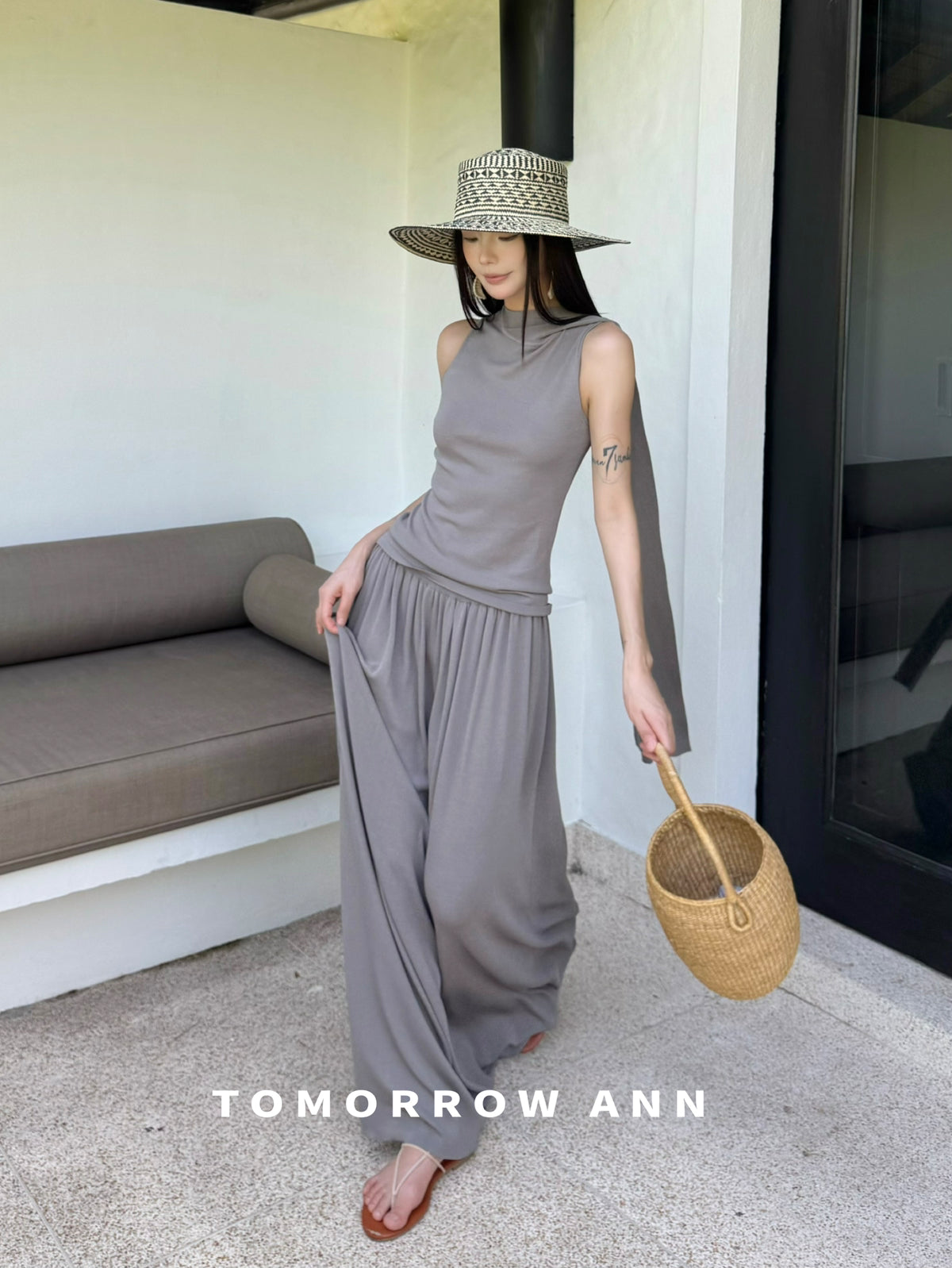 TOMORROW ANN Spring 2026 Designer Slim-Fit Versatile Sleeveless Vest with Elegant Ribbon Tie