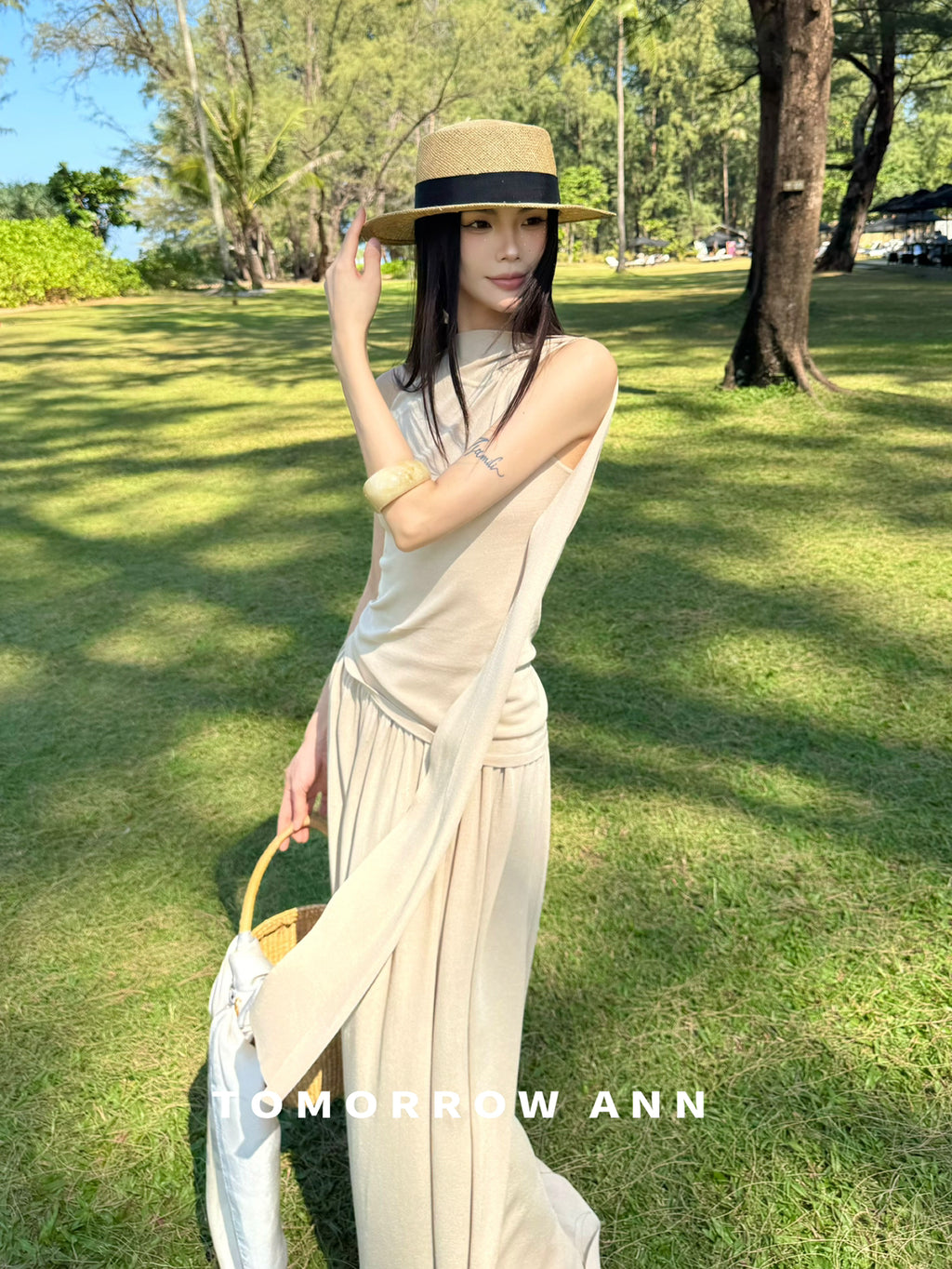 TOMORROW ANN Spring 2026 Designer Slim-Fit Versatile Sleeveless Vest with Elegant Ribbon Tie