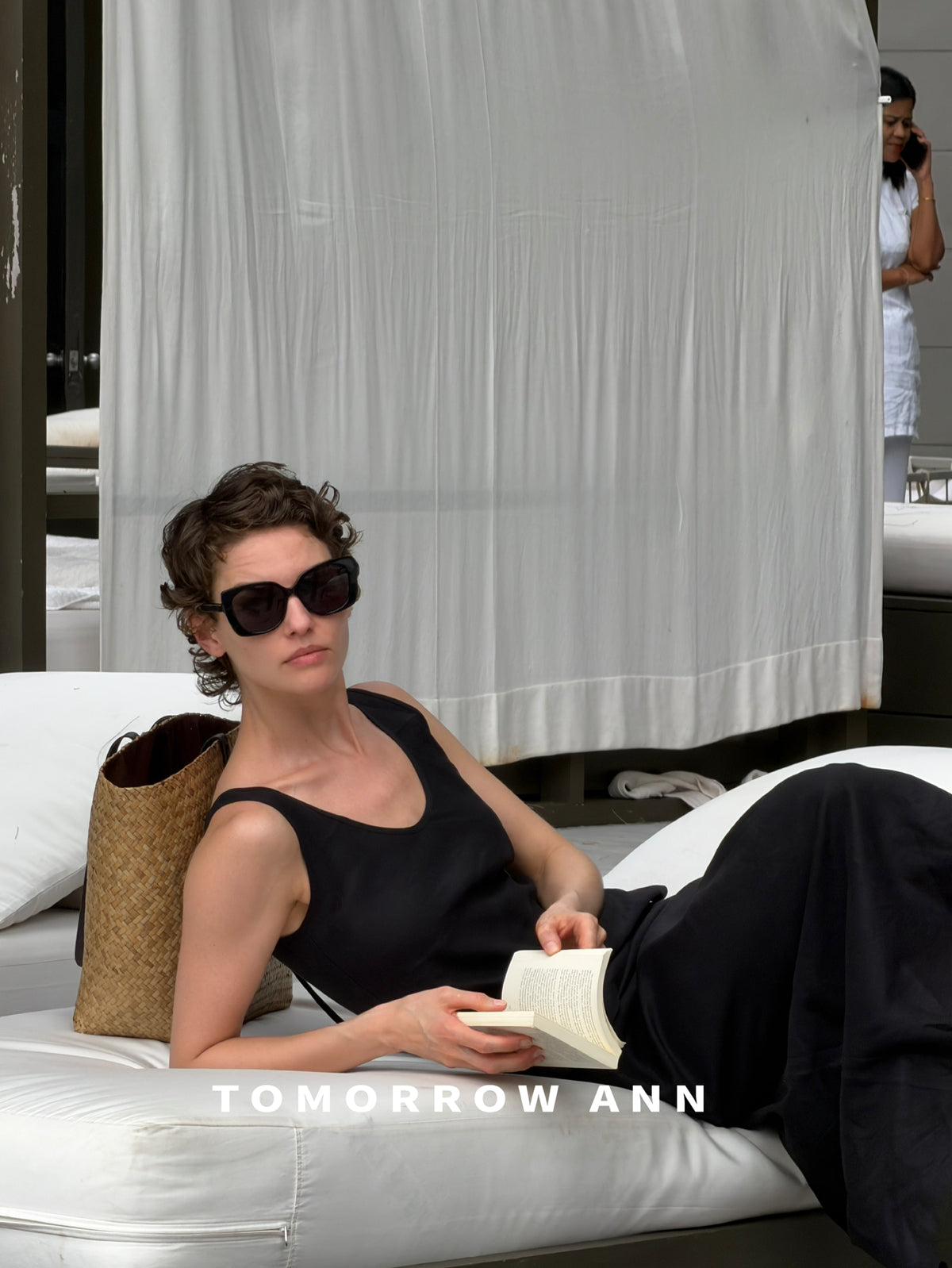 TOMORROW ANN Early Spring 2026 Chic Sleeveless U-Neck Top - Elegant Minimalist Fashion