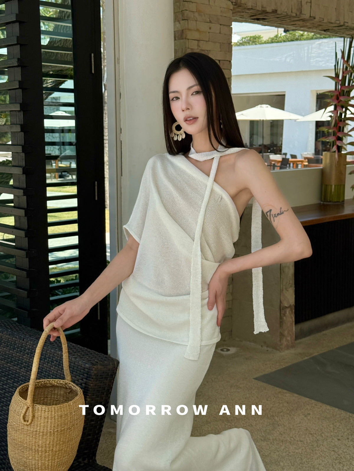 TOMORROW ANN Early Spring One-Shoulder Chic Slimming Knit Top with Ribbon