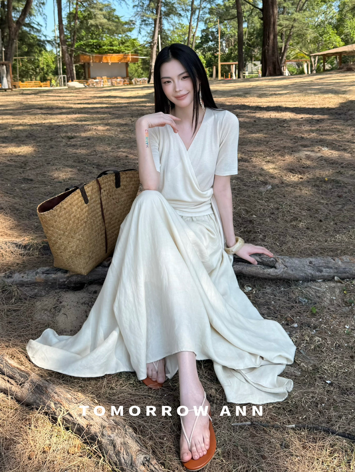 2026 Early Spring TOMORROW ANN Elegant V-Neck Slimming Ruched Blouse