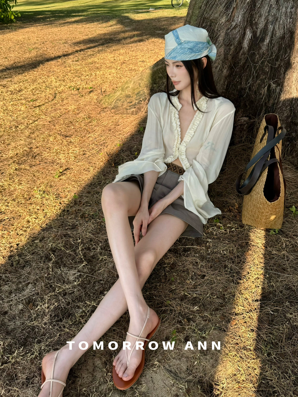 TOMORROW ANN Spring 2026 Minimalist High-Waisted Denim Shorts with Belt