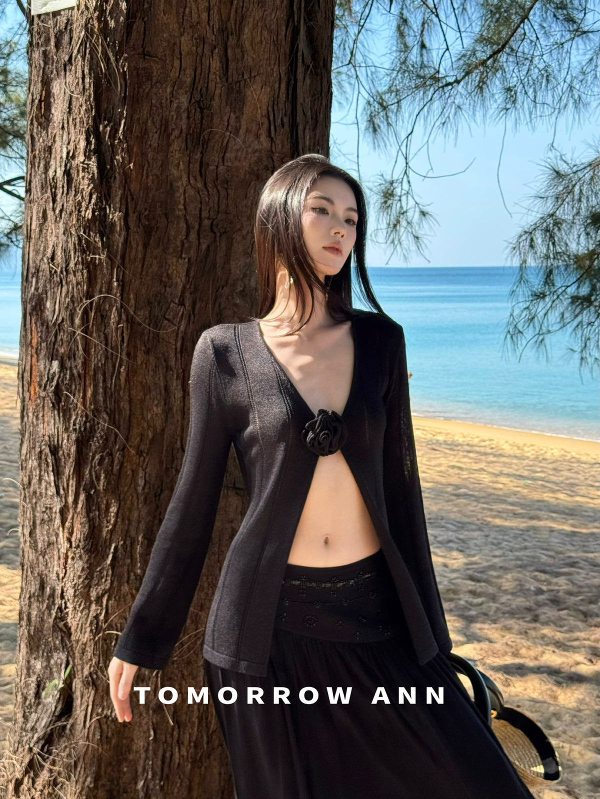 TOMORROW ANN 2026 Early Spring Elegant V-Neck Knit Cardigan with Designer Brooch - Minimalist Solid Color Fine Knit Sweater