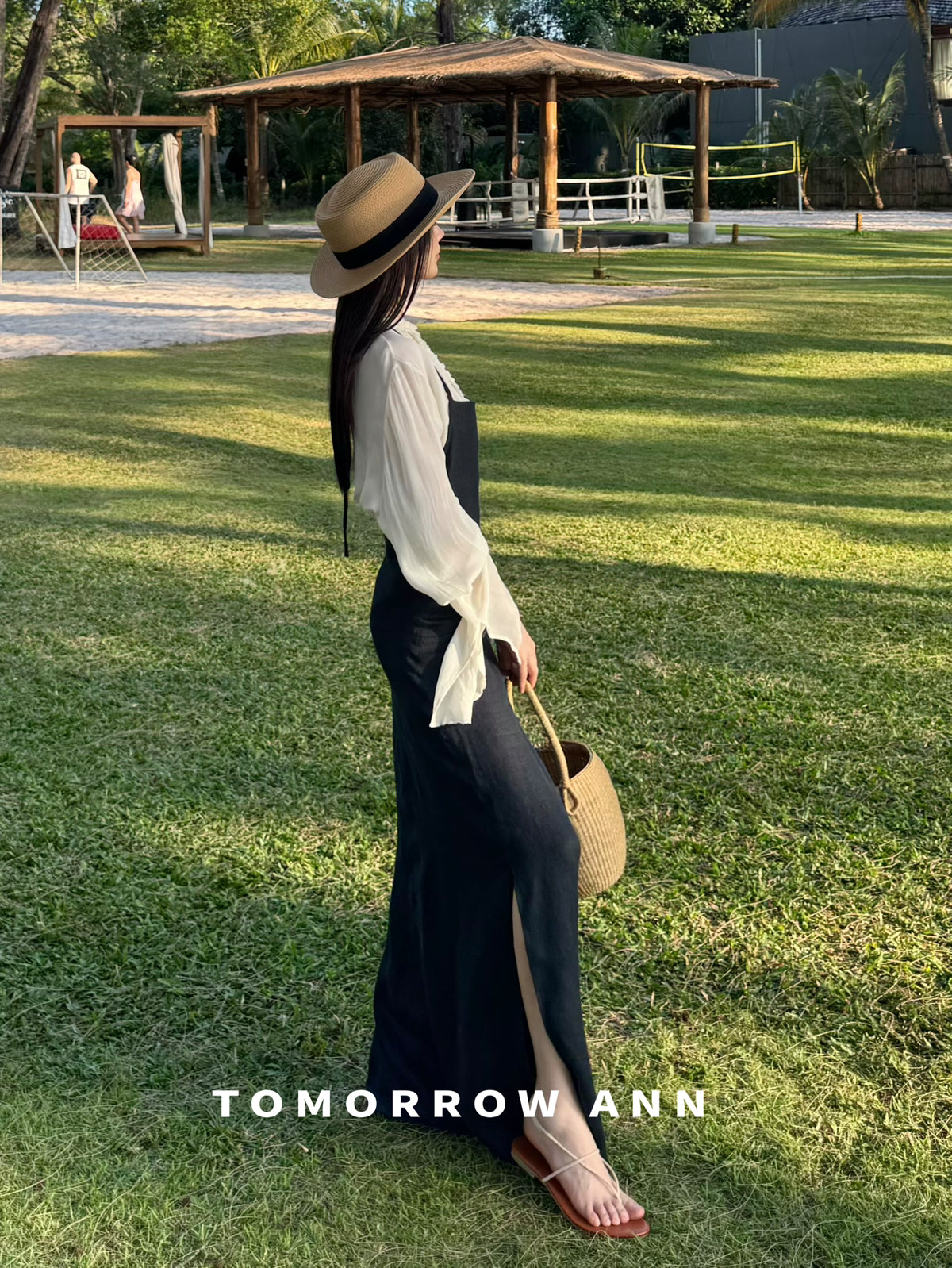 TOMORROW ANN Elegant Minimalist Halter Neck Slimming Maxi Dress - 2026 Early Spring Collection