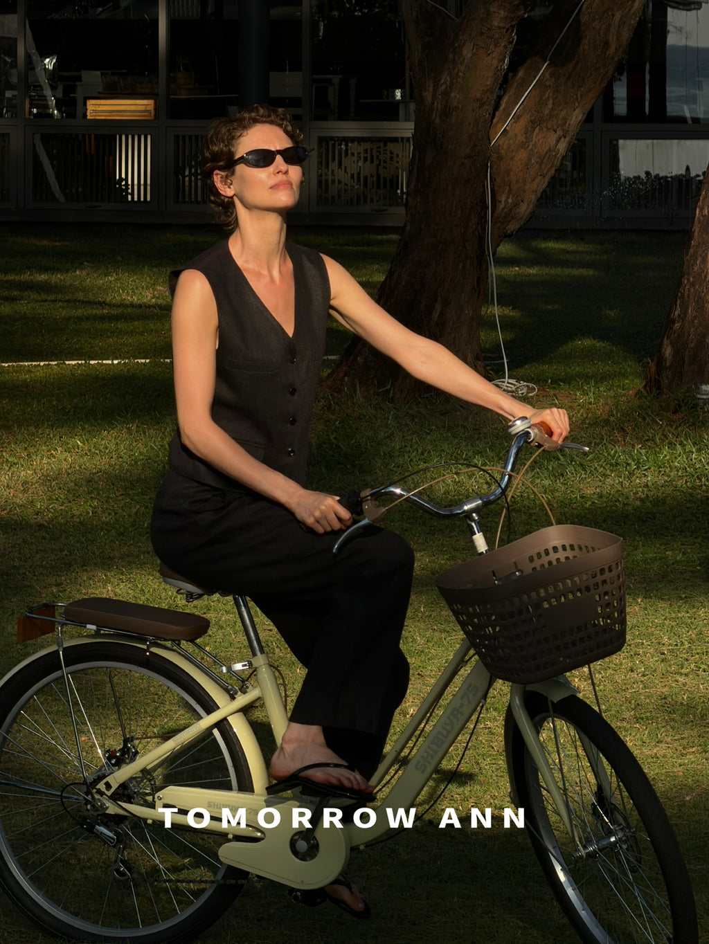 TOMORROW ANN 2026 Early Spring Designer V-Neck Commuter Vest - Chic Urban Style