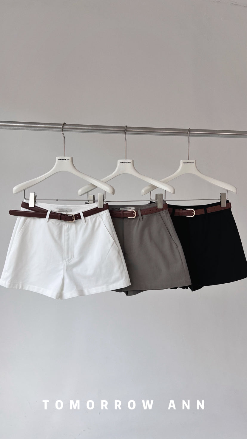 TOMORROW ANN Spring 2026 Minimalist High-Waisted Denim Shorts with Belt