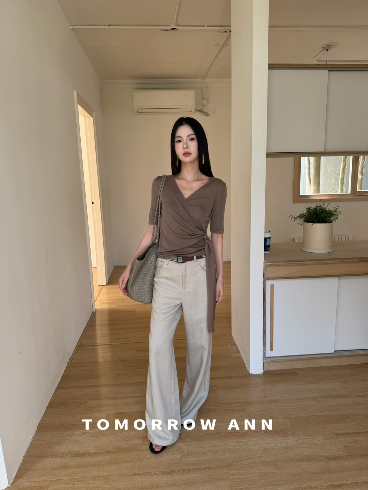 2026 Early Spring TOMORROW ANN Elegant V-Neck Slimming Ruched Blouse