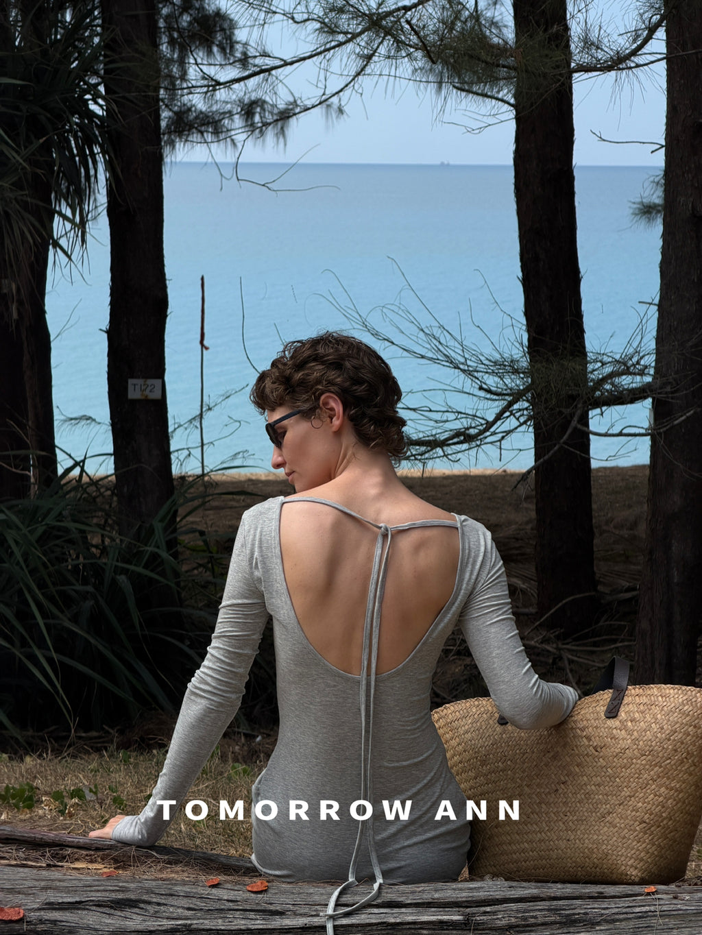 TOMORROW ANN Early Spring Minimalist Backless Lace-Up Casual Maxi Dress