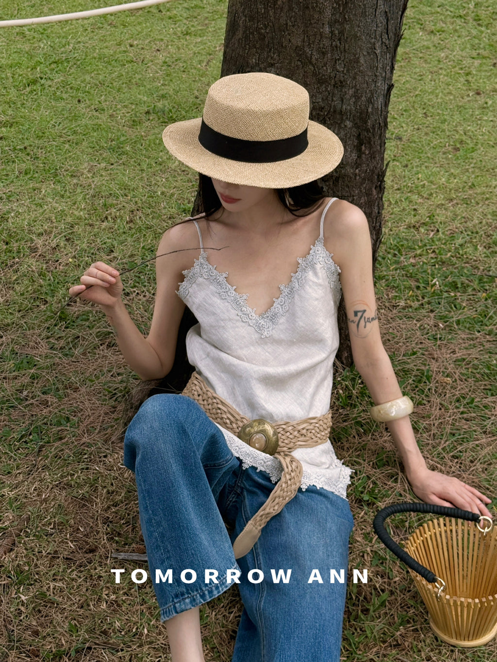 TOMORROW ANN Elegant Lace Trim Camisole - 2026 Spring Collection Chic Sleeveless Top