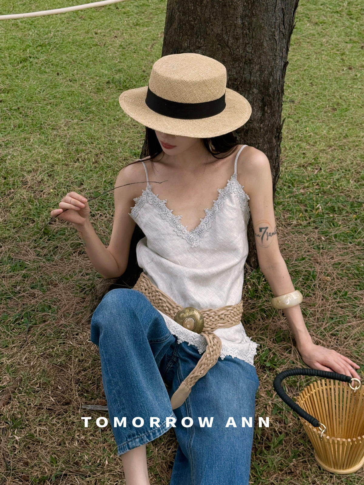 TOMORROW ANN Elegant Lace Trim Camisole - 2026 Spring Collection Chic Sleeveless Top