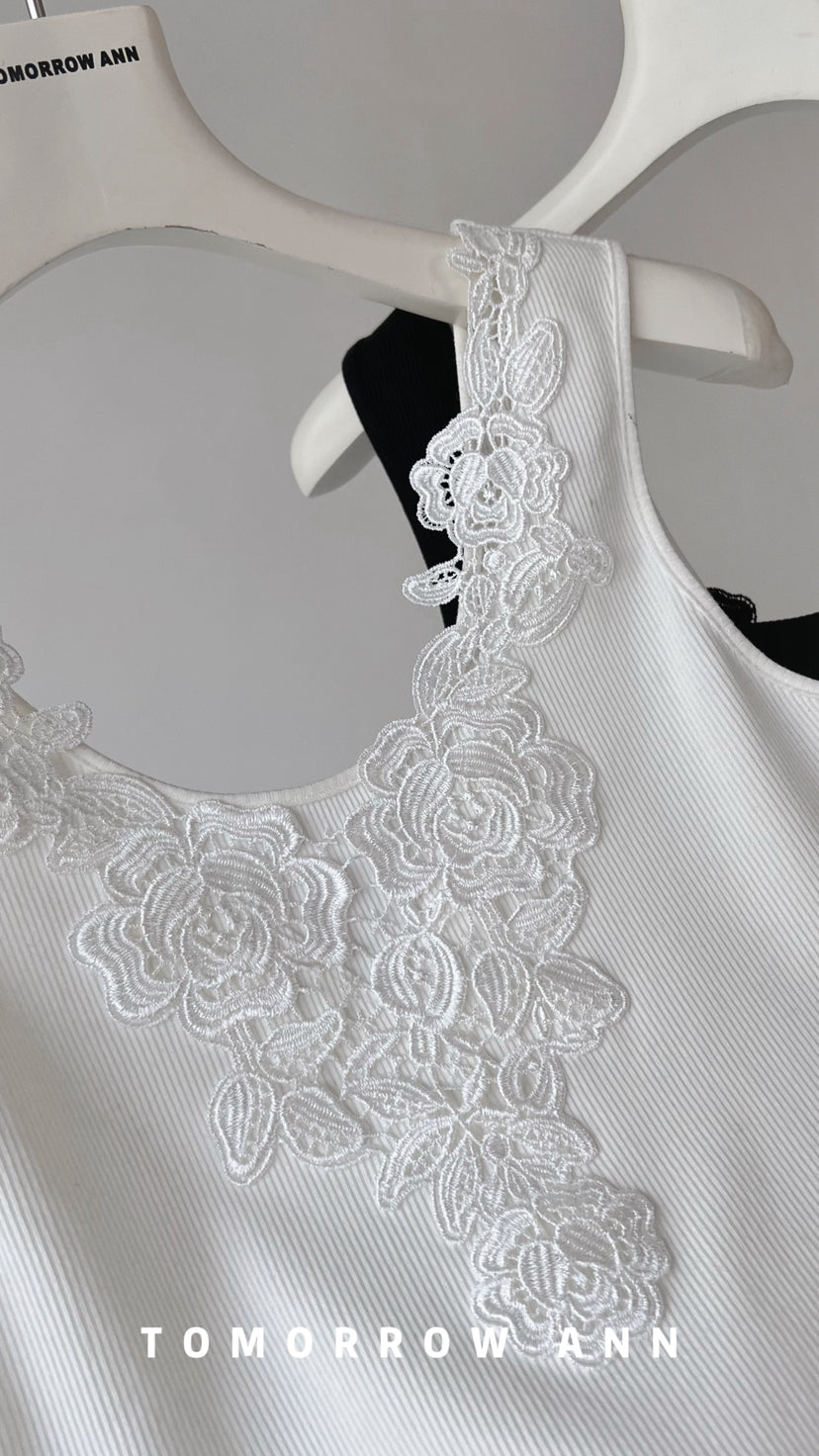 TOMORROW ANN Spring 2026 Elegant Lace Patchwork Slimming Tank Top