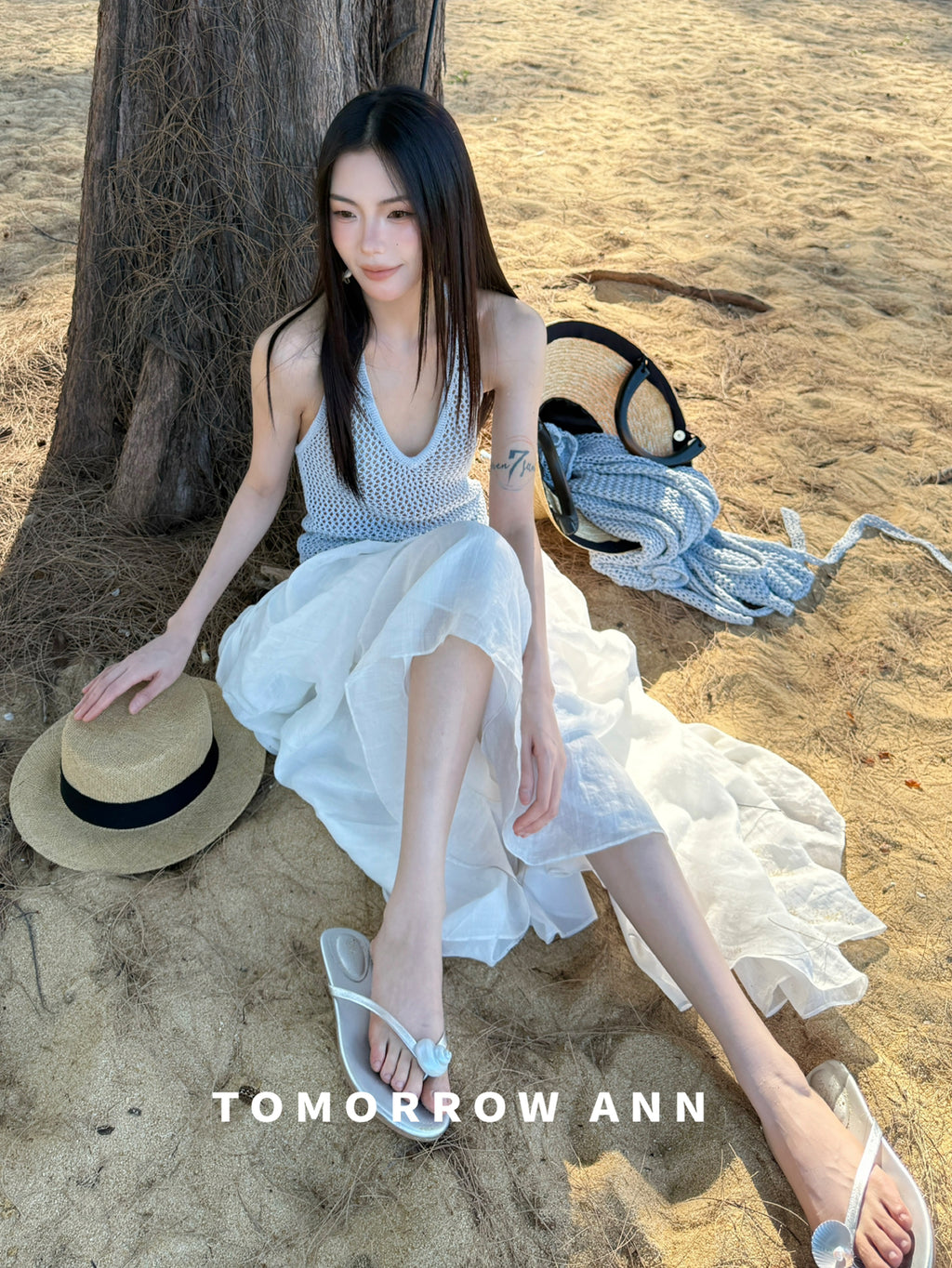 TOMORROW ANN Early Spring Designer Halter Neck Hollow-Out Fashion Vest
