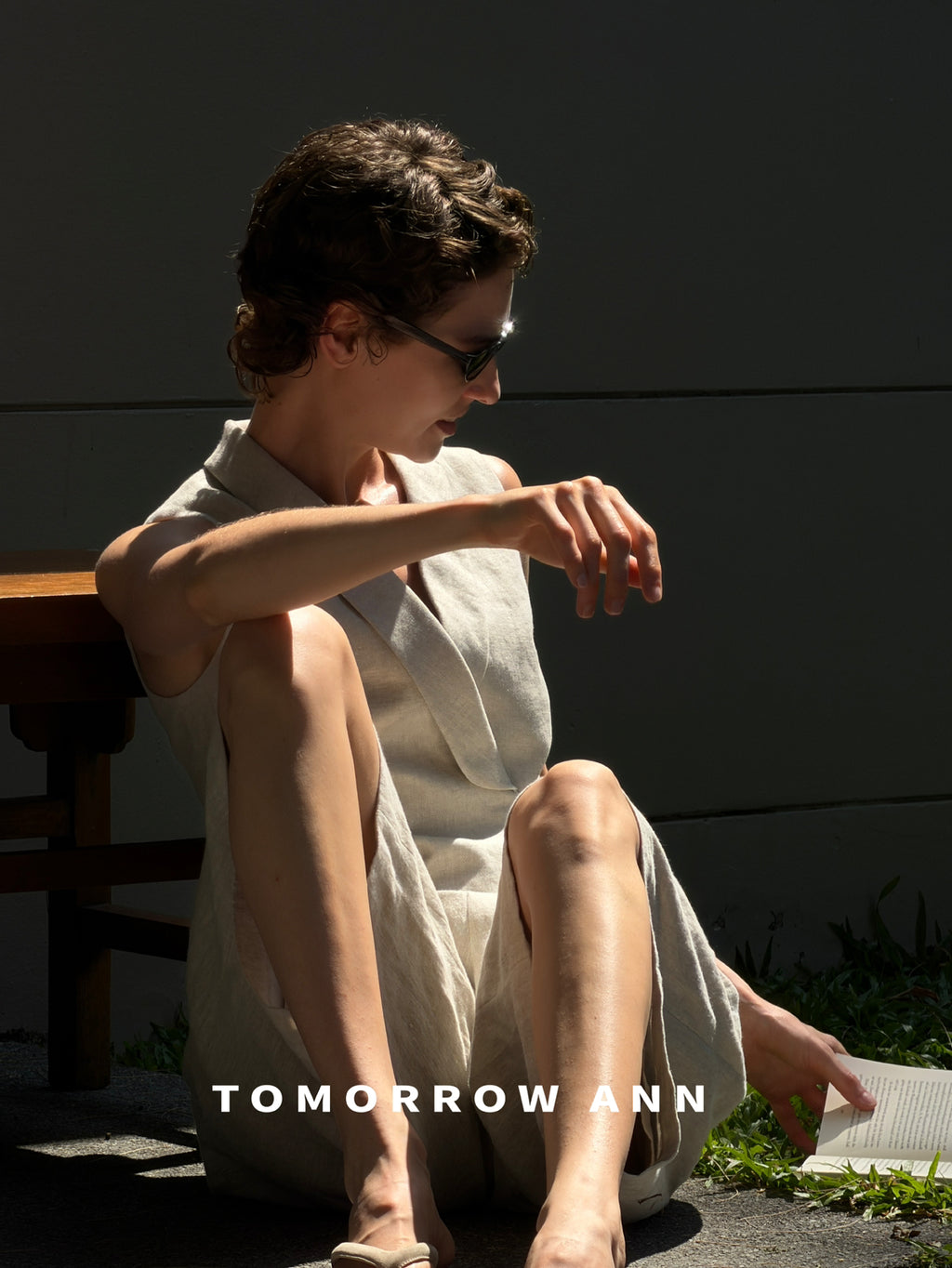 TOMORROW ANN Spring Elegant Solid V-Neck Commuter Vest - Chic Urban Professional Layering Piece