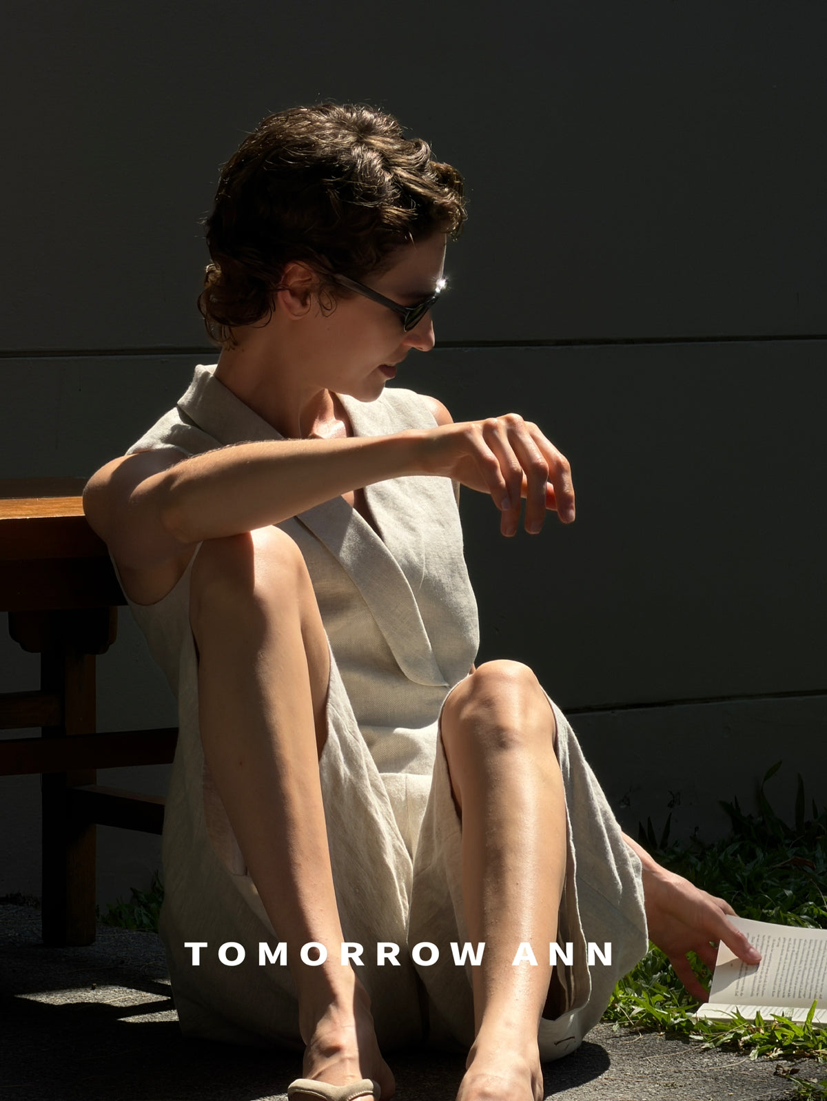 TOMORROW ANN Spring Elegant Solid V-Neck Commuter Vest - Chic Urban Professional Layering Piece