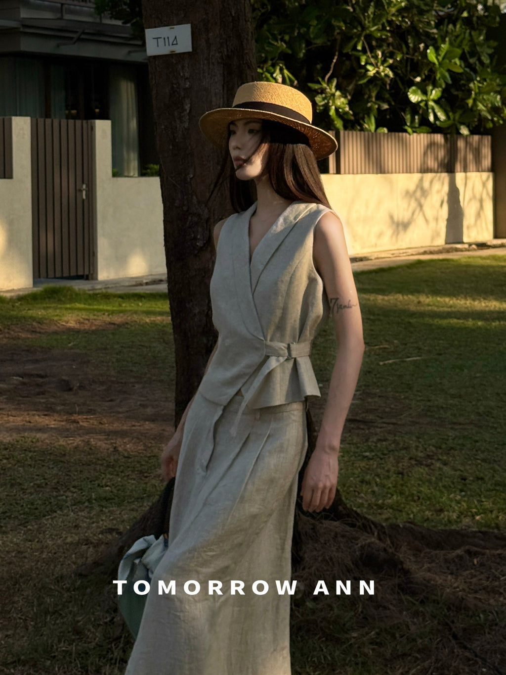 TOMORROW ANN Spring Elegant Solid V-Neck Commuter Vest - Chic Urban Professional Layering Piece