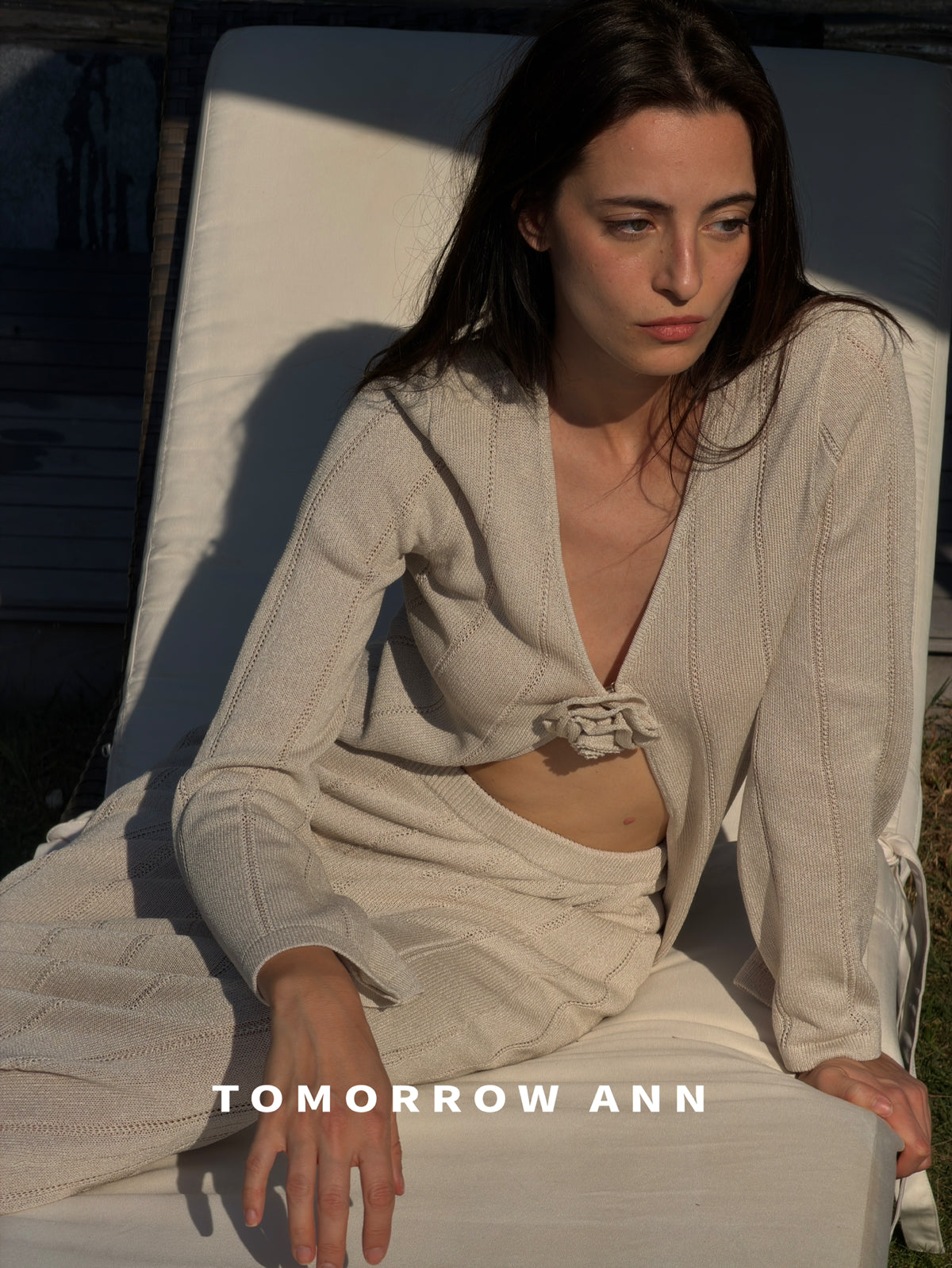 TOMORROW ANN 2026 Early Spring Elegant V-Neck Knit Cardigan with Designer Brooch - Minimalist Solid Color Fine Knit Sweater