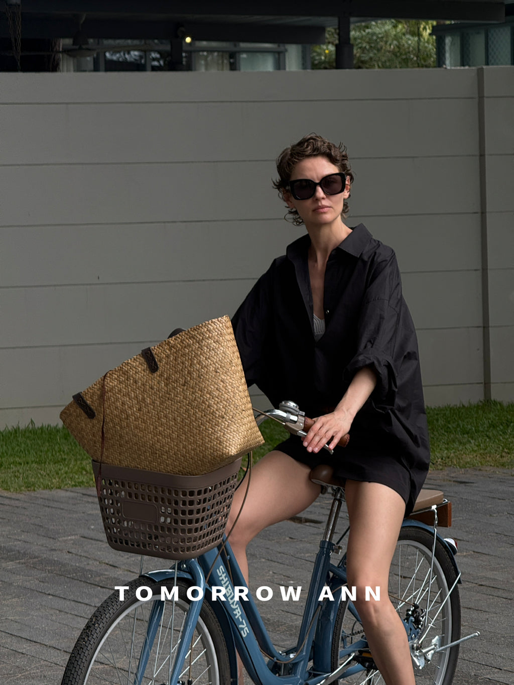 TOMORROW ANN Spring 2026 Minimalist High-Waisted Denim Shorts with Belt