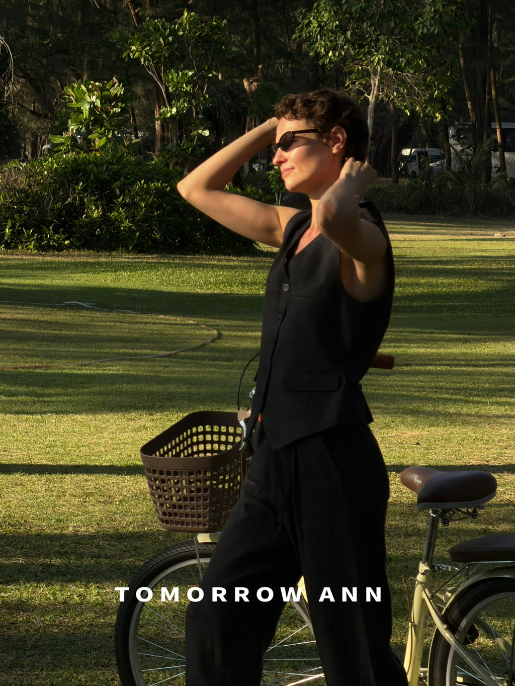 TOMORROW ANN 2026 Early Spring Designer V-Neck Commuter Vest - Chic Urban Style