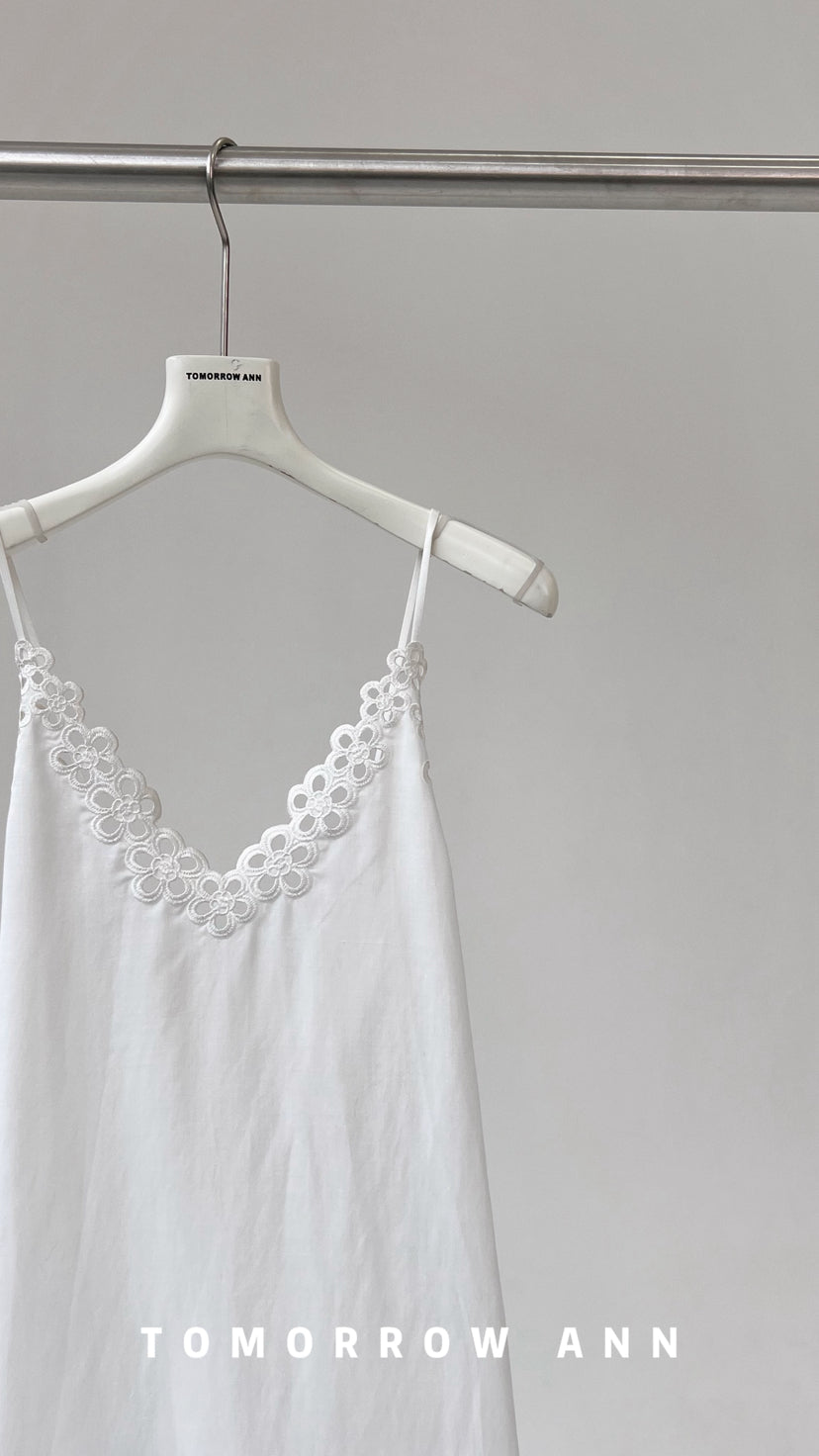TOMORROW ANN Spring 2026 Elegant White Embroidery Cami Dress for Vacation