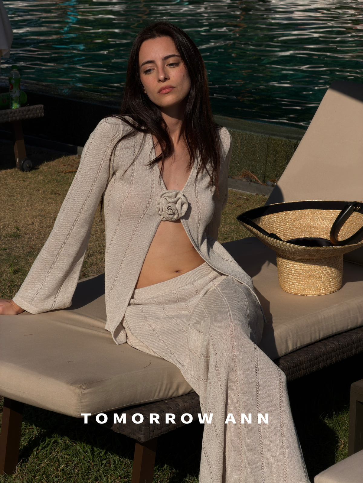 TOMORROW ANN 2026 Early Spring Elegant V-Neck Knit Cardigan with Designer Brooch - Minimalist Solid Color Fine Knit Sweater