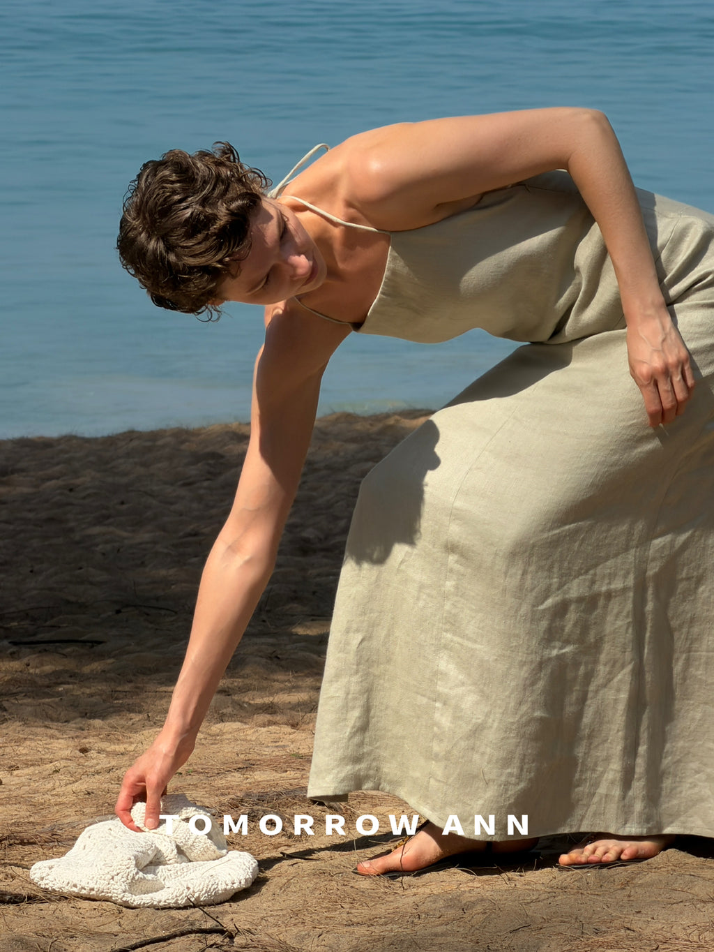 TOMORROW ANN Elegant Minimalist Halter Neck Slimming Maxi Dress - 2026 Early Spring Collection