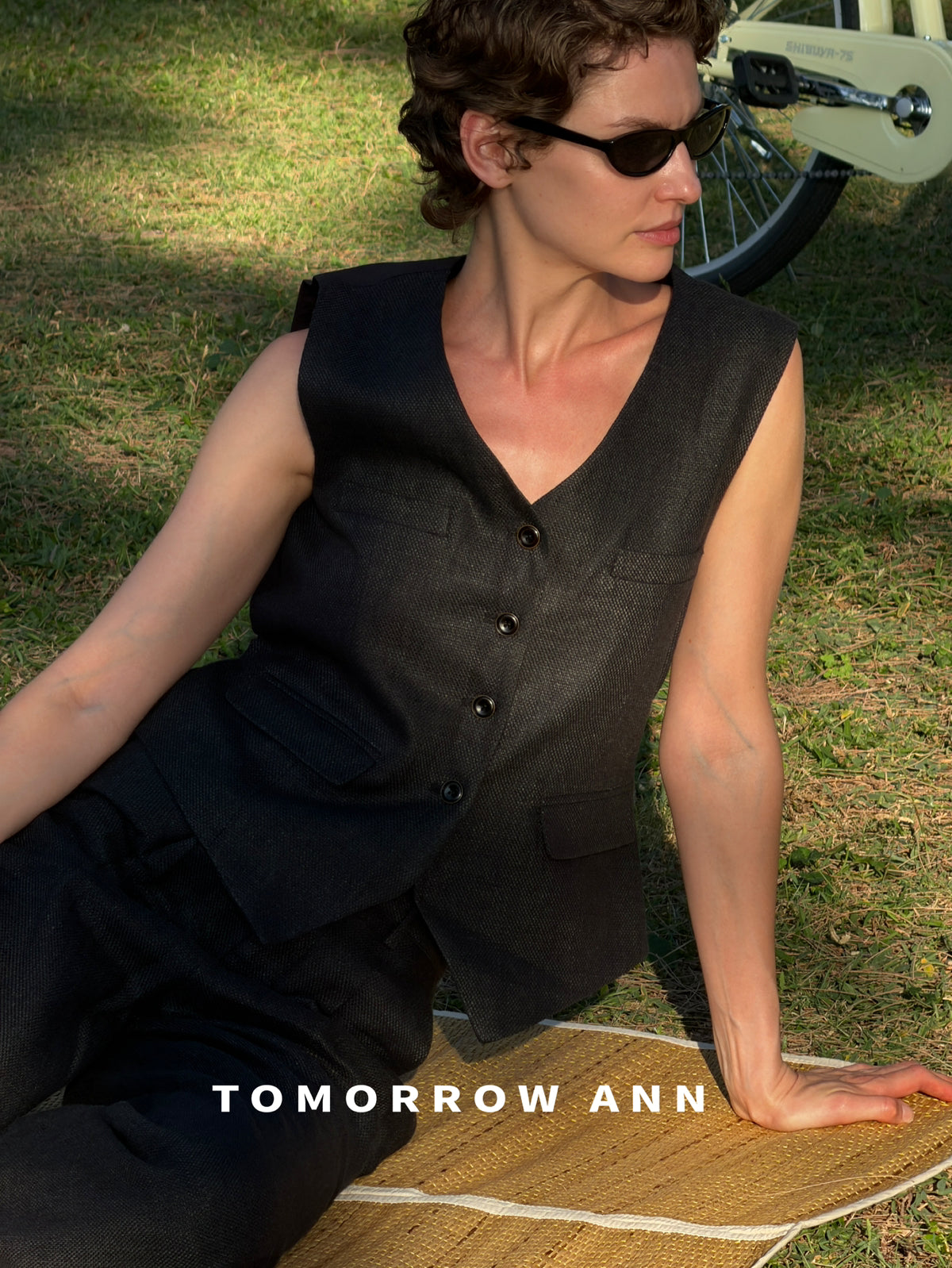 TOMORROW ANN 2026 Early Spring Designer V-Neck Commuter Vest - Chic Urban Style