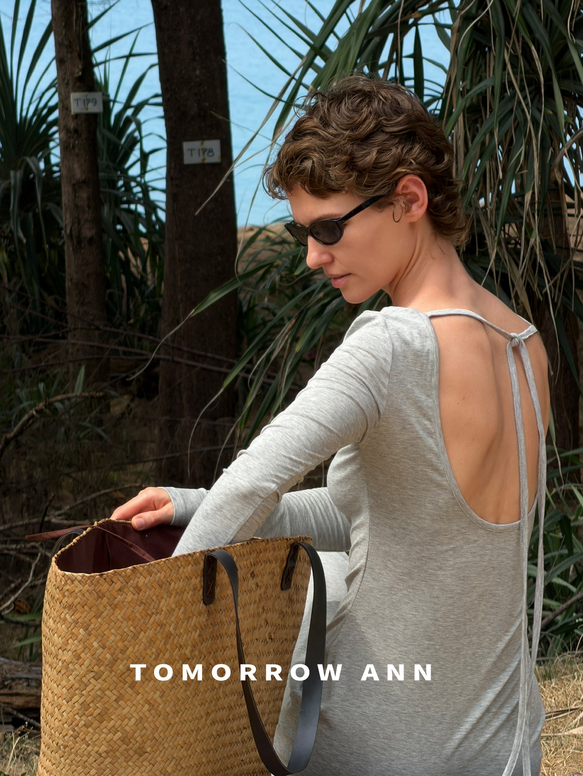 TOMORROW ANN Early Spring Minimalist Backless Lace-Up Casual Maxi Dress